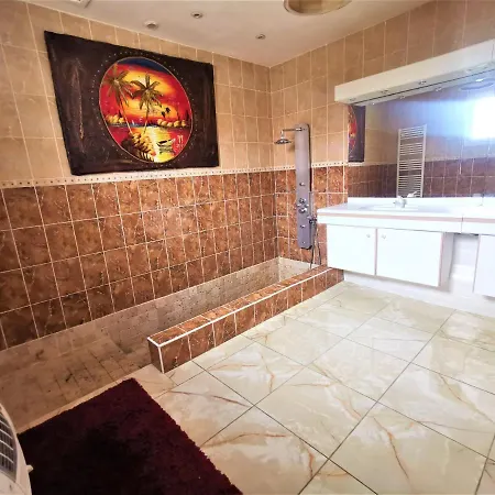 Beautiful Air-conditioned With All Mod Cons With Private Pool, Waterfall And Garden